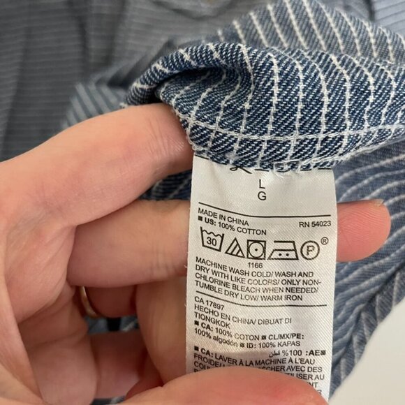 OLD NAVY Mens Blue White Chambray Stripe Short Sleeve Button Down Shirt SLIM FIT - Picture 8 of 11